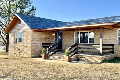 Image de Welcome to Stonehouse Farm where our guests are treated to quiet country living.