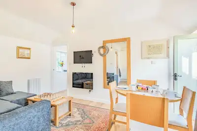 Image de 2 chambres à coucher à Coltishall