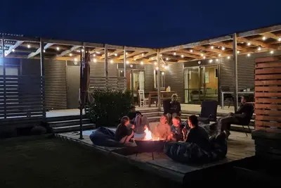 Image de Stylish Cabin Living With Huge Decking