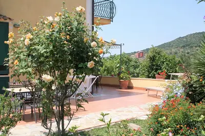 Image de Vacation apartment in former winery with sea view
