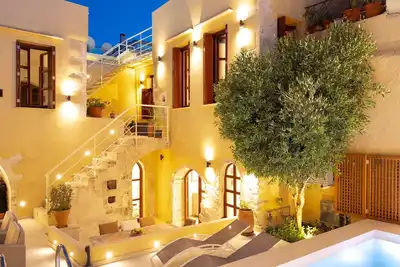 Image de Fully Renovated, Walking distance to Everything, w/Heated Pool & Bbq!