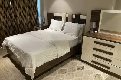 5min drive from the airport, neatly aligned 1 bedroom apartment.