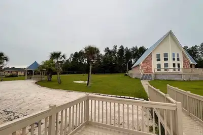 Image de Newly remodeled house on the lake! Private beach! Near the Gulf of Mexico