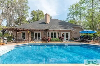 Beautiful Vacation Escape w/private pool! Near shopping and Riverwalk
