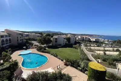 Image de Super Studio Proche Mer dans Domaine avec Piscine