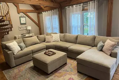 Image de Beautiful and Private 6000 sqft waterfront home with private dock and hot tub!