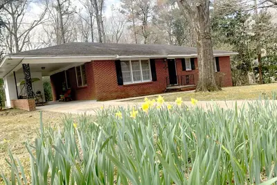 Image de Newly renovated, comfy & artsy! 1mi to Square, 2mi to Campus in old Oxford