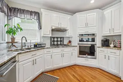 Image de Great spacious home with great entertainment! !