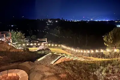 Image de 360 degree view, 4 miles from Dollywood 11 miles to Gatlinburg.