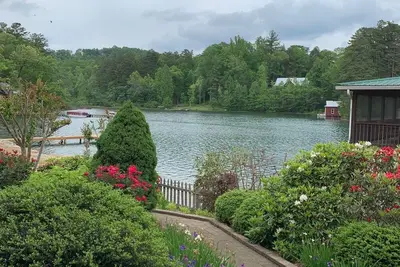 Image de Lakefront getaway on Lake Burton