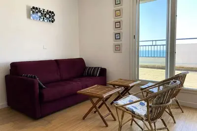 Image de Charmant studio avec pleine vue mer.