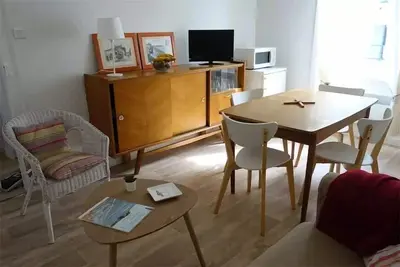 Charmant T3 entièrement refait à neuf, à quelques mètres des plages.