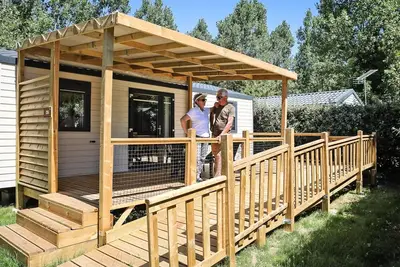 Image de Mobilheim Pmr Comfort 31m2 - 2 Schlafzimmer + halb überdachte Terrasse 4 Personen