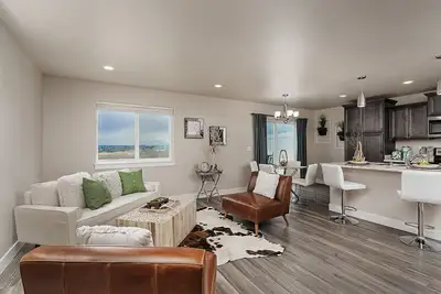 Image de Beautiful new construction 3-bedroom duplex townhome-