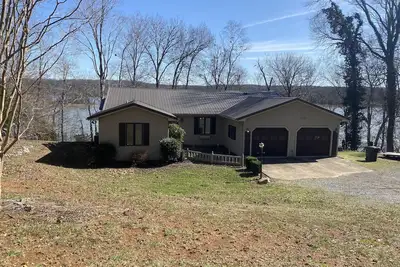 Image de Lakefront home with gorgeous views of Lake Barkley