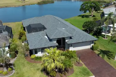 Image de Florida country club home, short drive to beaches, theme parks & golf