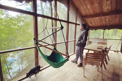 Image de Secluded Cozy Cedar Wood Cabin in 20 acres of native woods, on the Paw Paw river