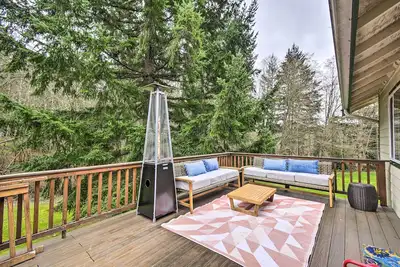 Central 4-Acre Cottage w/ Deck: Walk to Bay!