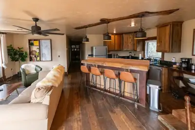 Image de Cozy, pet-friendly loft cabin just outside Glacier Np!