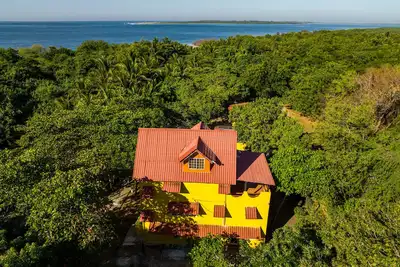 Image de Secluded Home with a private beach! On an island accessible by boat.