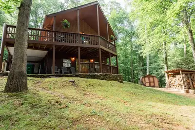 Image de Skyridge Cabin | Beautiful Log Cabin with Fire Pit | Near Asheville