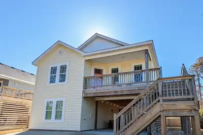 Image de Sunny Sandpiper- Obx Family Getaway • Sound Sunsets • Games
