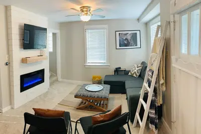 Image de Williams Bay cottage, <1 mile to beach