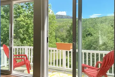 Image de Large Camden Home: Walk to water, close to downtown.