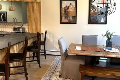 Image de Ski In Ski Out! ! Luxury Rare Mountainside Unit