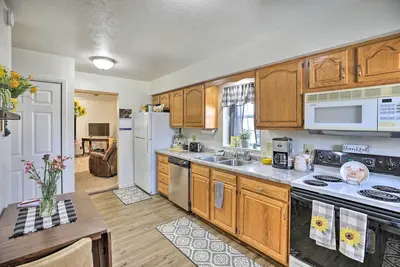 Image de Akron Apartment w/ Balcony - Hunting Nearby!
