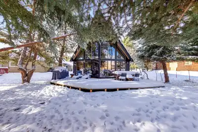 Image de Home near year-round outdoor adventure - furnished patio, W/D & free WiFi