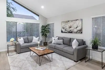 Image de Spacious & Private 4 Bed Home in Northwood, Irvine