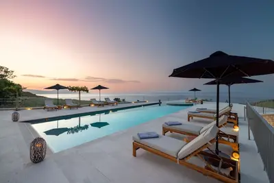 Image de Solitude, sunsets and drenched in sea views with 120sqm pool and jacuzzi