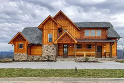 Image de New Luxury Cabin w Pool w/ Views! Hot Tub!