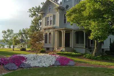 Image de Extraordinary Victorian home on Lake Champlain