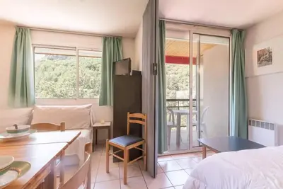 Image de 200m du centre station, 3ème étage, balcon, parking, télévision, casier à ski, 30m², Serre Chevalier