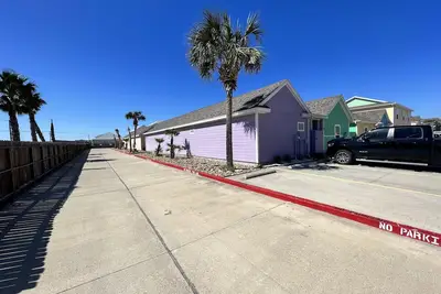 Image de Beautiful Coastal Cottage with two Lagoon Pools