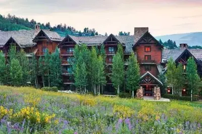 Image de Timbers Bachelor Gulch Lift Tickets Included