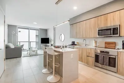 Image de Pool & Bay Views 1 Bdrm Condo| Best Miami Location