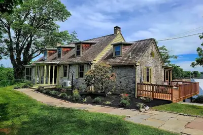 Image de Downingtown Manor | 1900s Farmhouse w/ Creek Views