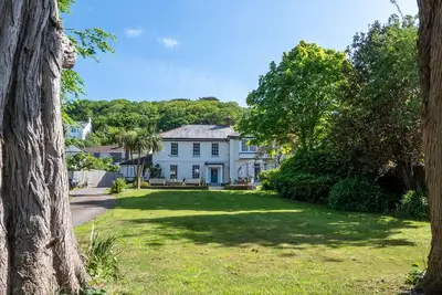 Image de Bloomfield House - Cinq Chambres Maison, Couchages 10