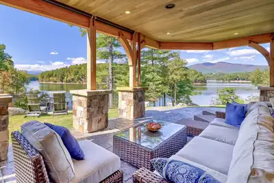 Image de Lakefront Home, Amazing View + Dock, Sauna, Hot Tub, Fire Pit, 2 Patios, Game Rm