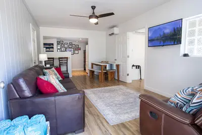 Image de Roadside at 'Bout Dam Time - Cozy Lakeside Cabin, Nature Retreat, & Brew Pub!