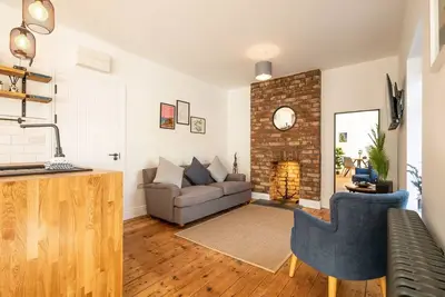 Image de A light and airy apartment for 2 or 4 in the heart of St Dogmaels