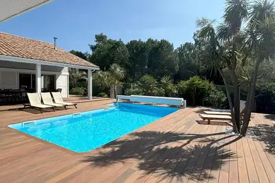 Image de Villa 200m² piscine chauffée (juin à sept) 10 personnes / 5ch - 800m de la plage