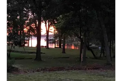 Image de Clair de Lune, Lake Front on Lake Palestine