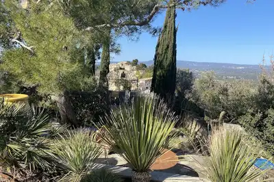 Image de Magnificent House and Tower on Top of Menerbes with 360° Views