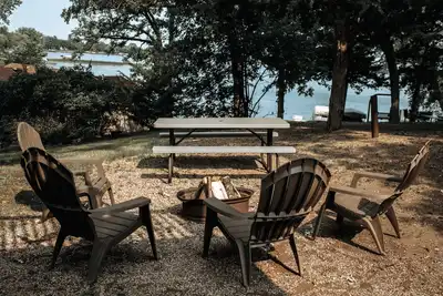 Image de Cozy Family Cabin with beautiful beach and plenty of areas to relax