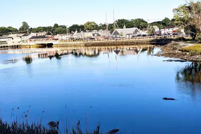 Image de Unique Waterfront Condo at the Boatyard!