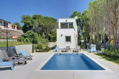 Image de Maison de vacances avec piscine privée pour 7 personnes env. 107 qmà Premantura, Istrie (Istrische Riviera)